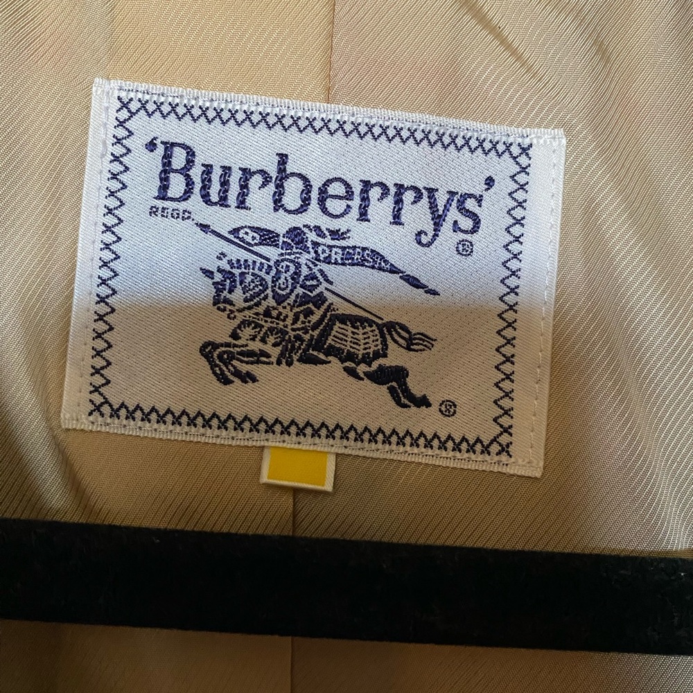Authentic Burberry Vest - Picture 2 of 10